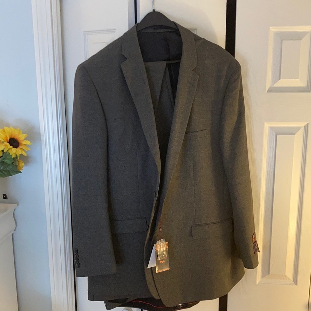 MENS GRAY SUIT
